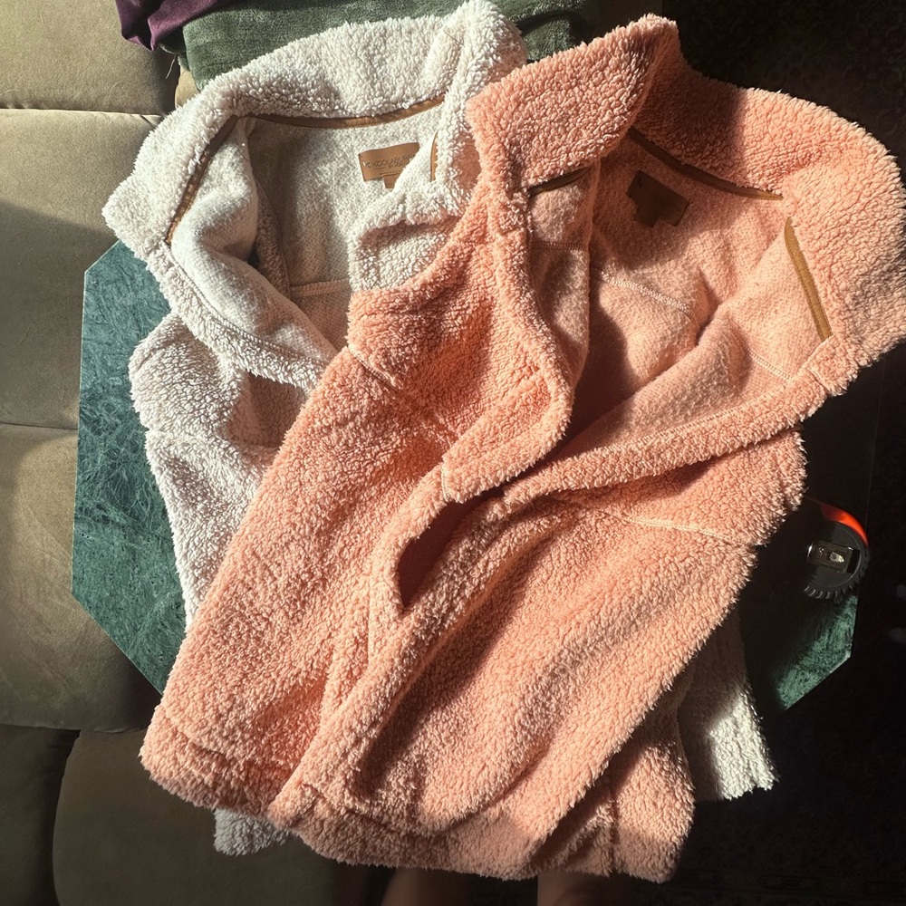 Pack of 2 Koolaburra Sherpa Vests in Cream and Pink